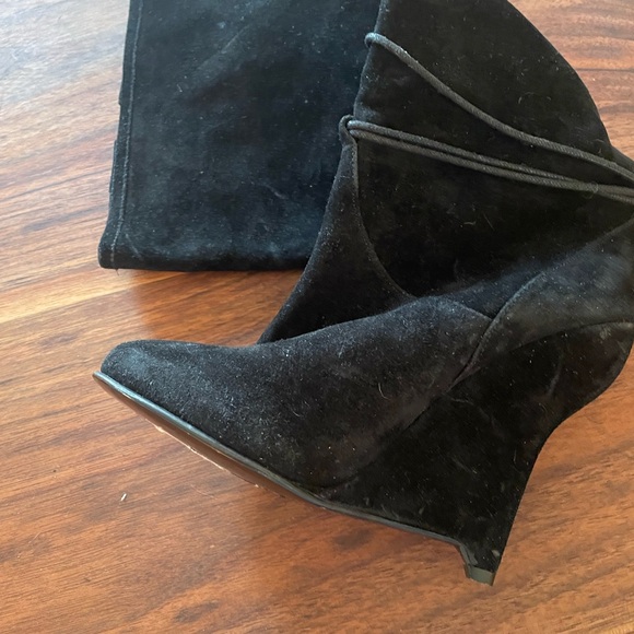 STUNNING BARNEY’S SUEDE KNEE HIGH BOOTS. - Picture 4 of 5